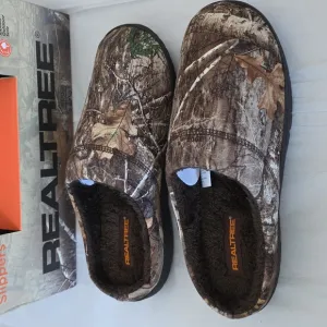 Authentic. Realtree Men's Camouflage Slippers