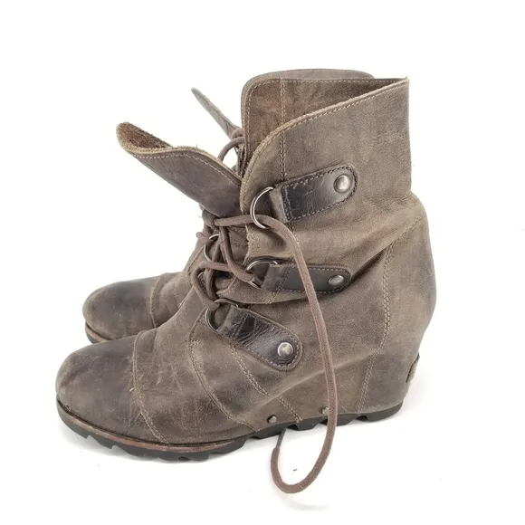 B59 Sorel Joan of Arctic Wedge Mid Womens Boots Size 8 Brown Leather Distressed