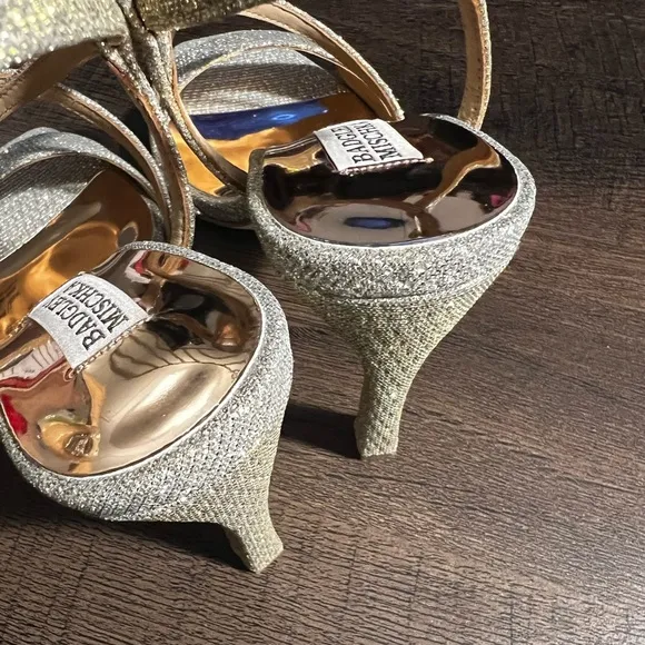 Badgley Mischka Ebiza Glitter Cross Strap SandalSize 6.5