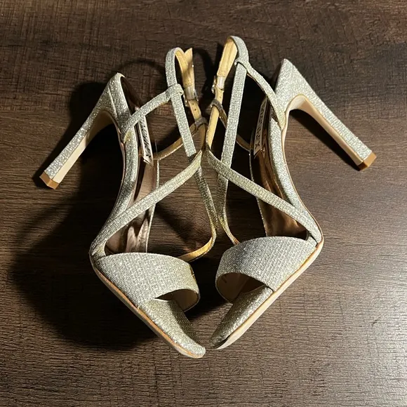 Badgley Mischka Ebiza Glitter Cross Strap SandalSize 6.5