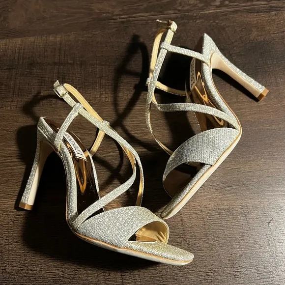 Badgley Mischka Ebiza Glitter Cross Strap SandalSize 6.5