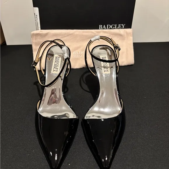 Badgley Mischka Indy II black patent shoes size 9 1/2 NIB