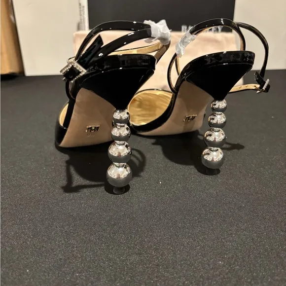 Badgley Mischka Indy II black patent shoes size 9 1/2 NIB