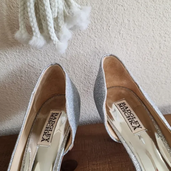 Badgley Mischka Silver Fabia Embellished Pointed Toe Pump Size 8.5