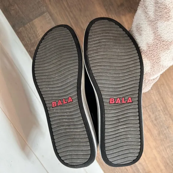 Bala Twelves Black White Shoes Sneakers WFNU-1201 | Women Size 8.5
