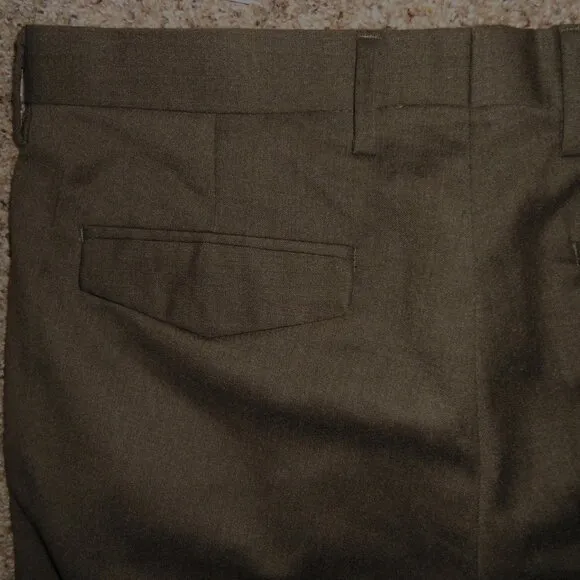 Banana Republic Slim Fit Nanotex Dress Pant size 33/30 Brown