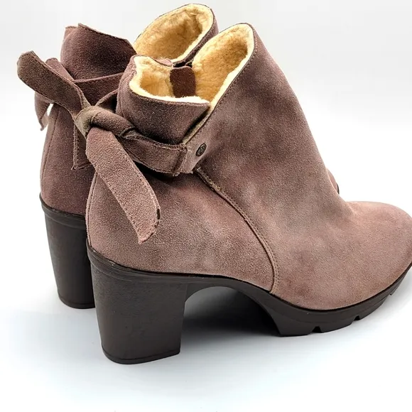 Bearpaw Women's Shoes NWOT Bearpaw Eden Boot SIZE 11M. S1003