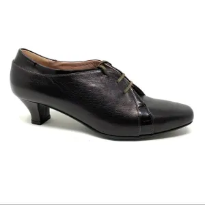 Beautifeel Fleur T. Moro patent leather lace up pump