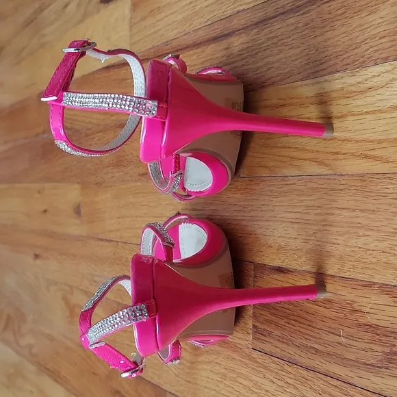 Bella Marie Geneva Neon Pink Faux Patent Leather Heels Size 8.5 NWOT