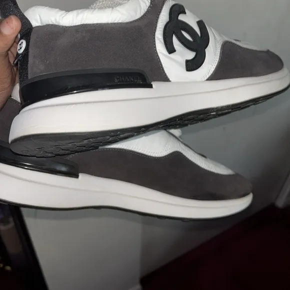 Black and grey Chanel k2606 shoes