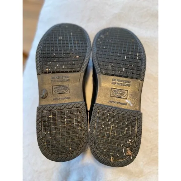 Black slip resistant shoes size 13W Dr Scholls
