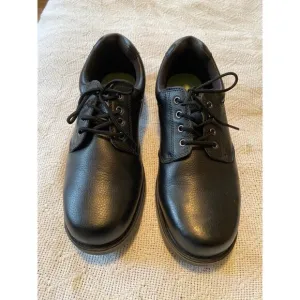Black slip resistant shoes size 13W Dr Scholls