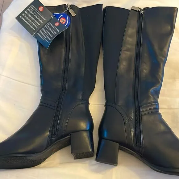 BLONDO CANADA WATERPROOF LEATHER BOOTS.   NEW.  STYLE IS TRUDY