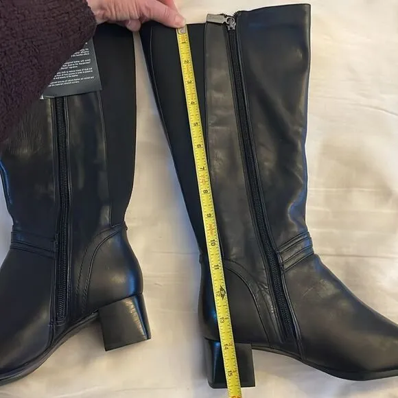 BLONDO CANADA WATERPROOF LEATHER BOOTS.   NEW.  STYLE IS TRUDY