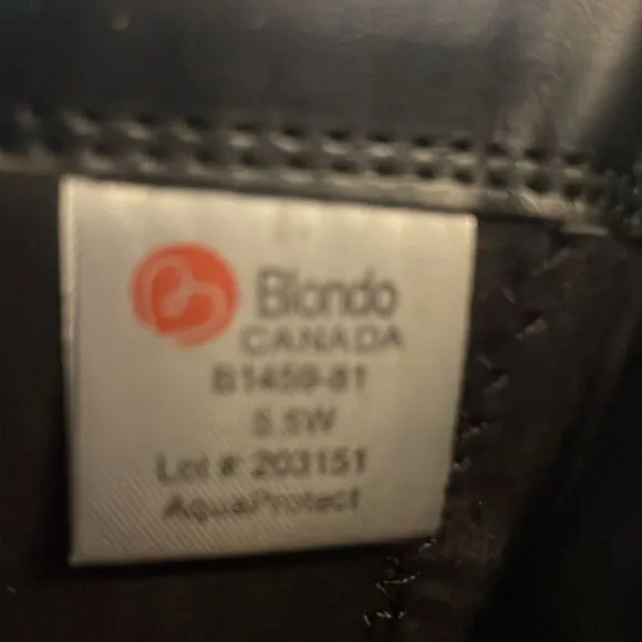 BLONDO CANADA WATERPROOF LEATHER BOOTS.   NEW.  STYLE IS TRUDY