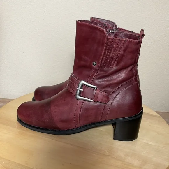 Blondo Mid Calf Chelsea Boots Burgundy Leather Buckle 7 M