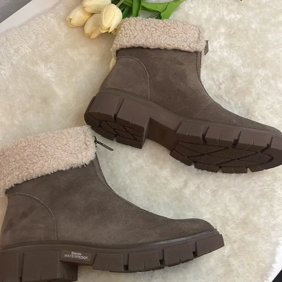 Blondo Plaka Waterproof Faux Sherpa Boots Size 8.5 NWOT
