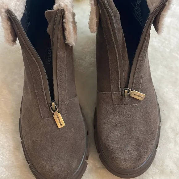 Blondo Plaka Waterproof Faux Sherpa Boots Size 8.5 NWOT
