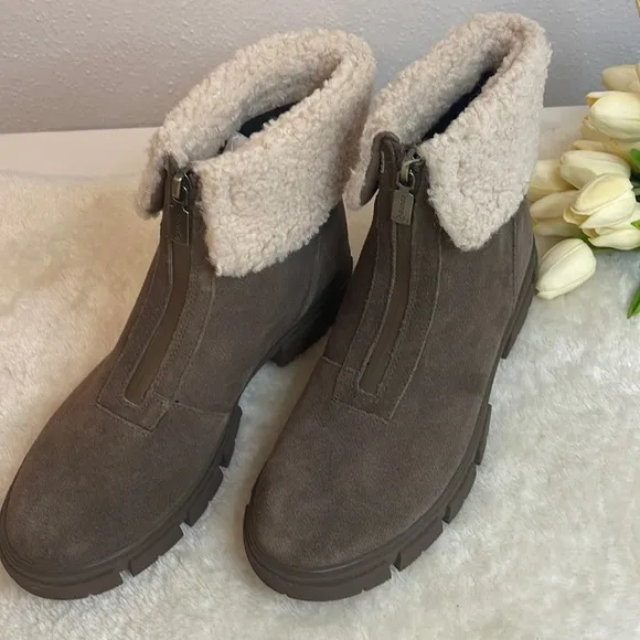 Blondo Plaka Waterproof Faux Sherpa Boots Size 8.5 NWOT