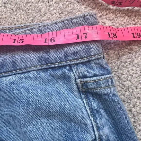 Boden Mid Rise Taper Jean size 30 light wash