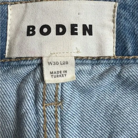 Boden Mid Rise Taper Jean size 30 light wash