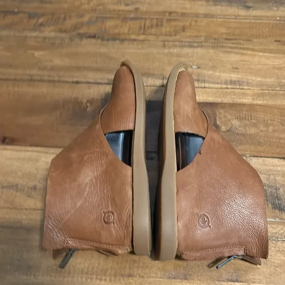 Born Iwa Leather Cross Over Back Zip Peep Toe Sandal Shoes Cuoio Brown