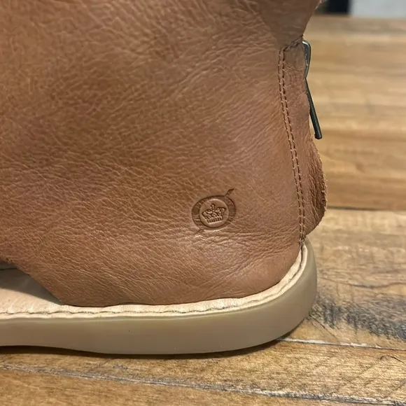 Born Iwa Leather Cross Over Back Zip Peep Toe Sandal Shoes Cuoio Brown
