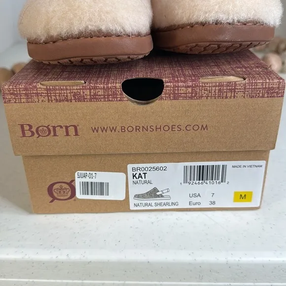 Born Kat Womens Size 7 Natural Shearling Leather Sling Back Mules Clogs Slippers
