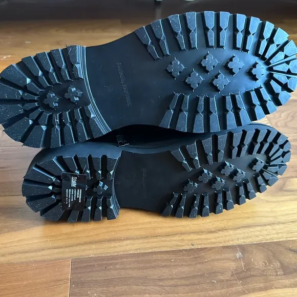 Brand new Banana Republic men’s boots