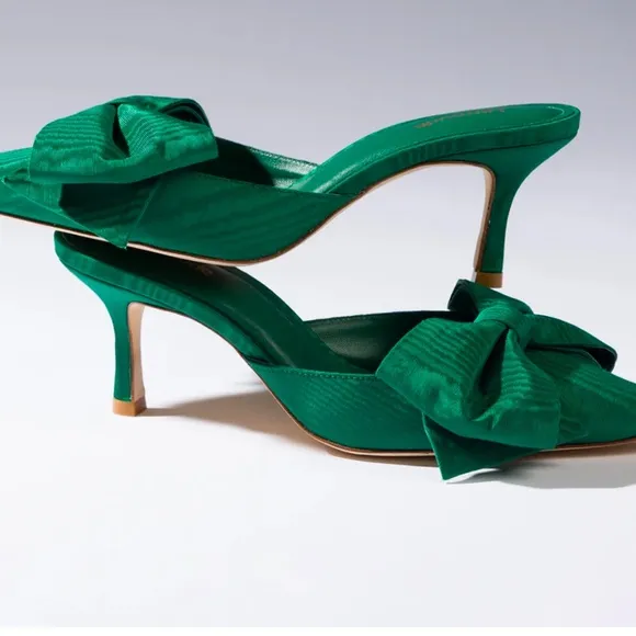 BRAND NEW LARROUDE MINI ELLE PUMP IN EMERALD FABRIC!!! SIZE 8.0