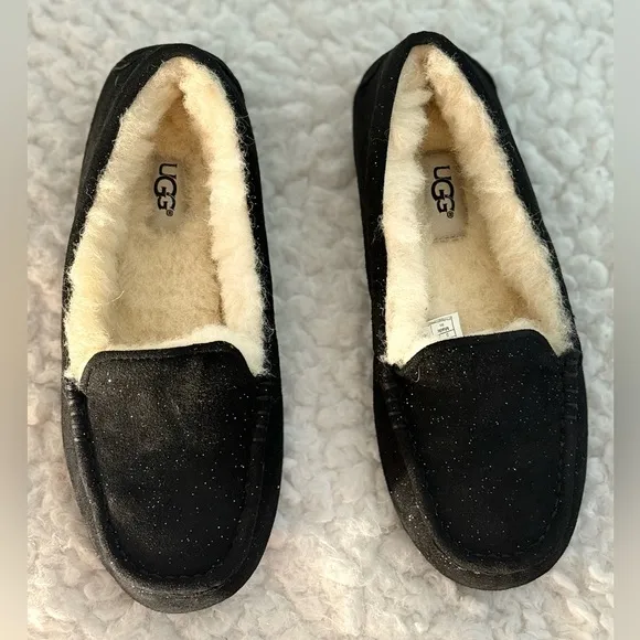Brand New UGG Ansley Black Slippers - Size 5