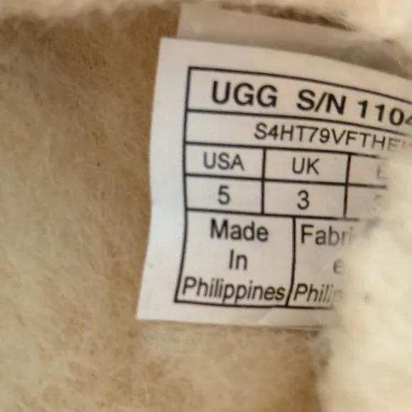 Brand New UGG Ansley Black Slippers - Size 5