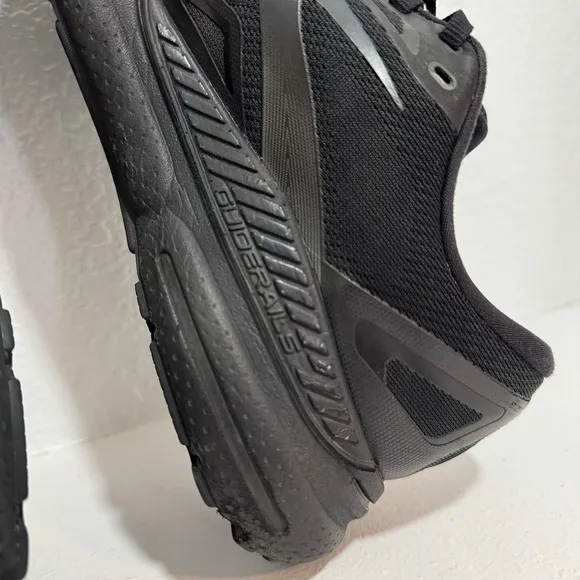 Brooks Adrenaline GTS 23 Shoes Mens US 10 Black Running Sneakers Workout 1103911