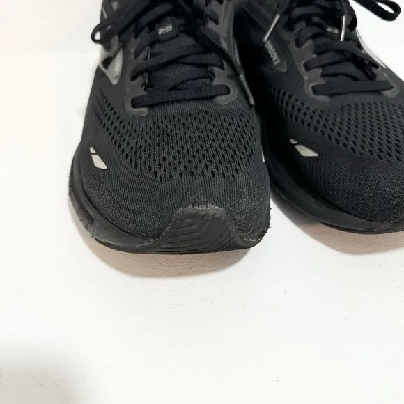 Brooks Adrenaline GTS 23 Shoes Mens US 10 Black Running Sneakers Workout 1103911