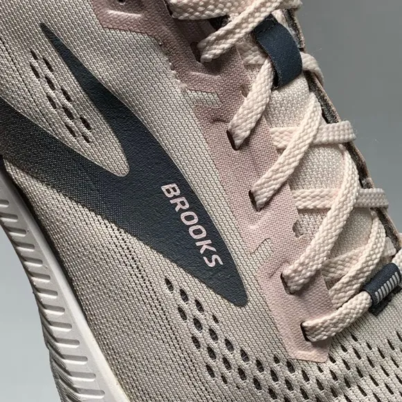 Brooks LAUNCH 8 Womens 10.5 Light Pink Road Running Shoes Training Gym Walking