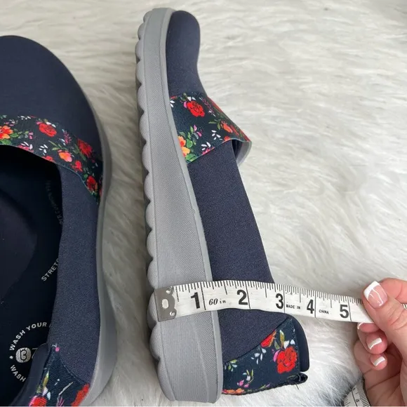 Bzees Gracie Washable Slip-ons Navy Floral Fabric Size 8.5M