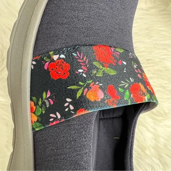 Bzees Gracie Washable Slip-ons Navy Floral Fabric Size 8.5M