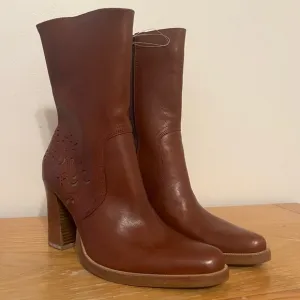 {Candie’s} Vintage Y2K Leather Mid-Calf Heeled Leather Boots