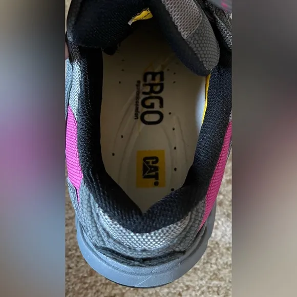 CAT slip resistant women’s shoes. Excellent condition. Size 8