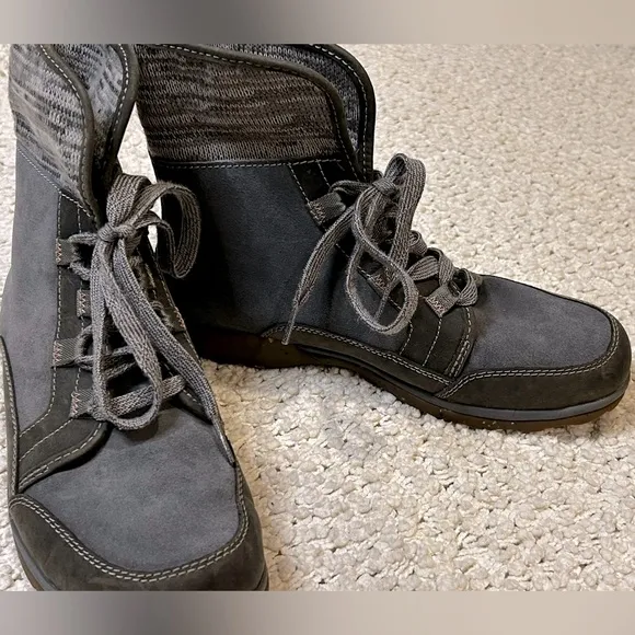Chaco Barbary Boots - Women's