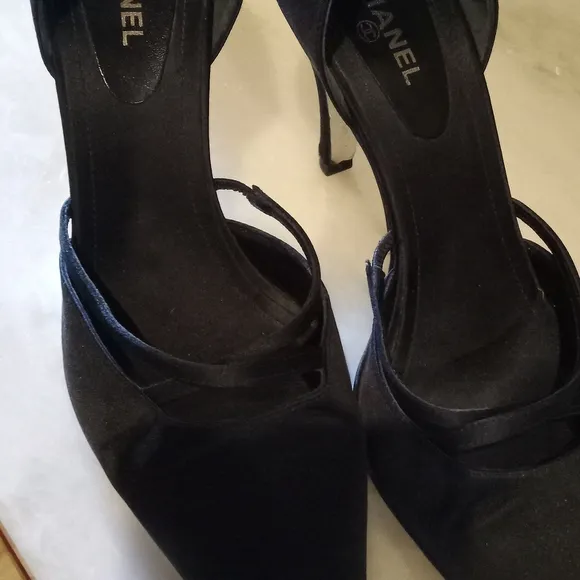 Chanel Black Satiny Criss Cross Shoes Heels Elongated Toe 38 Authentic