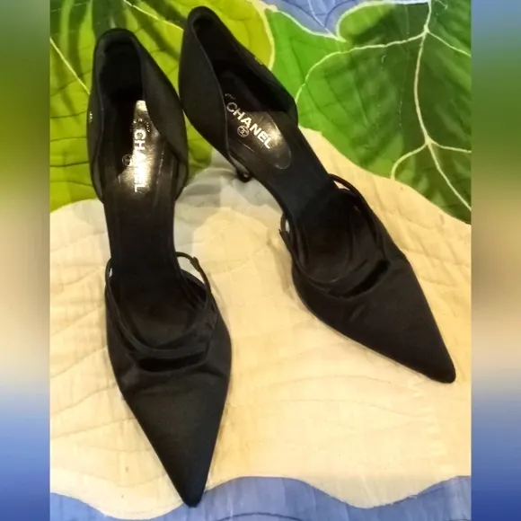Chanel Black Satiny Criss Cross Shoes Heels Elongated Toe 38 Authentic