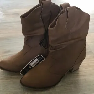 Charles Albert | women’s size 11 mid calf slouch boots NWT