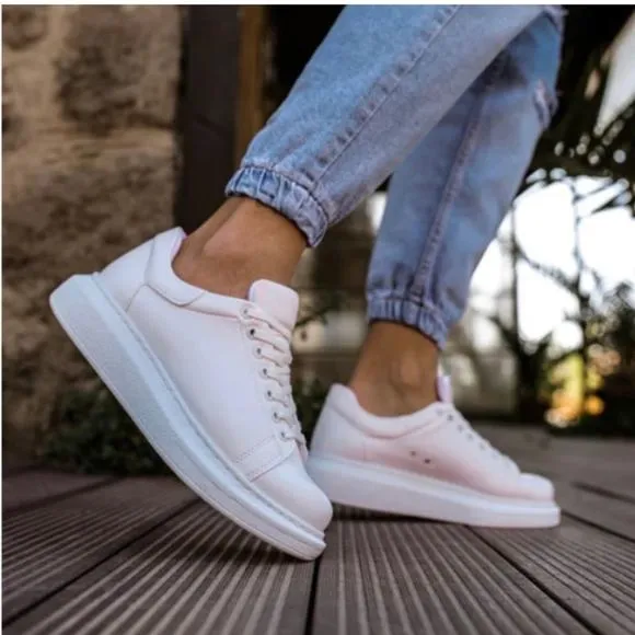 Chekich Sneakers Unisex Size 10.5 White Lace Up Y2k  Light Weight Shoes