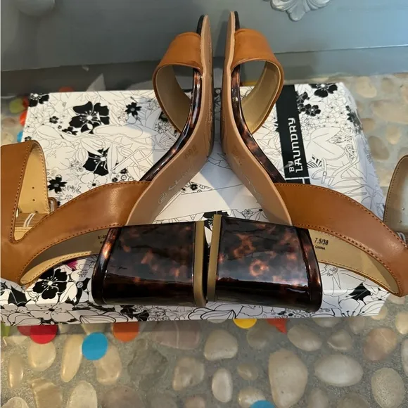 CHINESE LAUNDRY Strappy fun sandals with artsy  chunky heel🤎🖤🤎