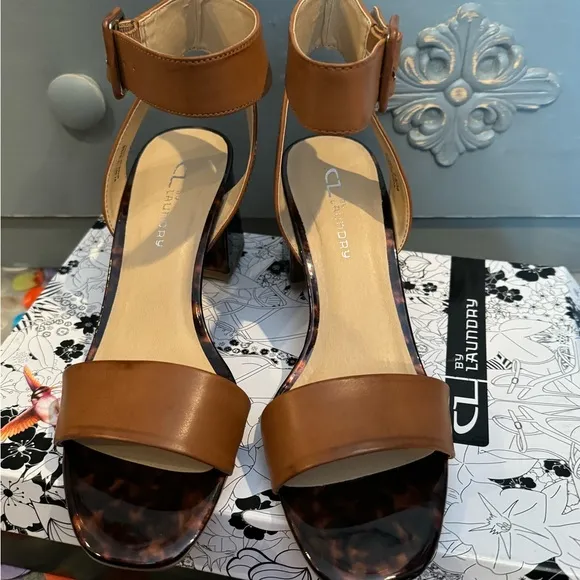 CHINESE LAUNDRY Strappy fun sandals with artsy  chunky heel🤎🖤🤎