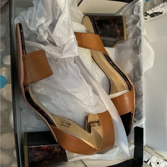 CHINESE LAUNDRY Strappy fun sandals with artsy  chunky heel🤎🖤🤎