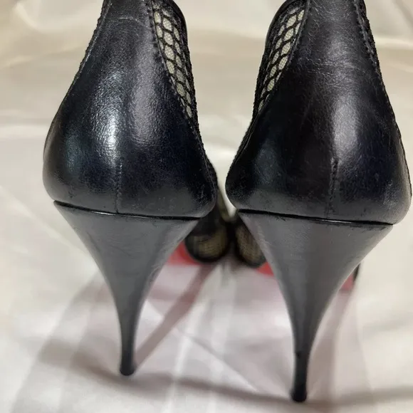 CHRISTIAN LOUBOUTIN  Black Mesh &amp; Leather, 4.5” Heels 38 Eur, 8 USA, SLIM Feet A