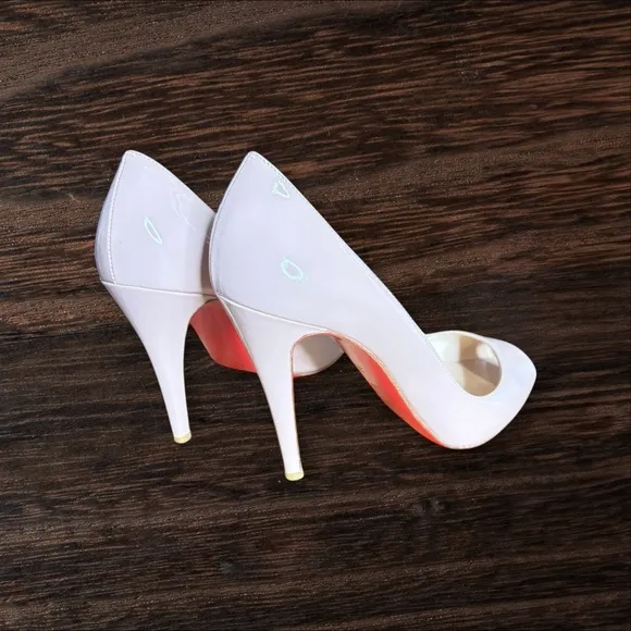 Christian Louboutin Nude Peep Toe Patent Leather High Heel 39.5