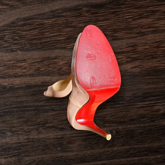 Christian Louboutin Nude Peep Toe Patent Leather High Heel 39.5